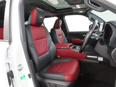 2023 Toyota LAND CRUISER 300 — миниатюра 13