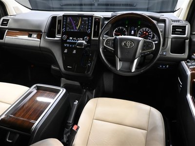 صورة 4 لـ 2020 Toyota GRAND ACE