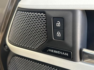 LAND ROVER DEFENDER - 10