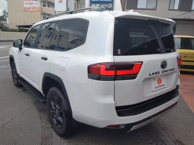 TOYOTA LAND CRUISER 300 - 6