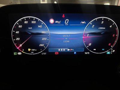 MERCEDES-BENZ E-CLASS - 7