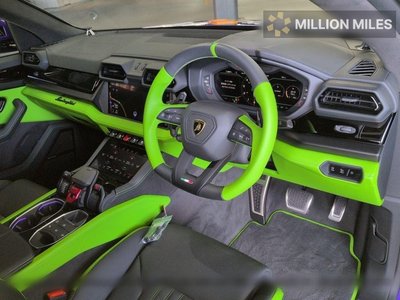 LAMBORGHINI URUS - 3