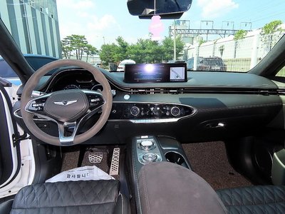 2021 Genesis GV70 photo 4