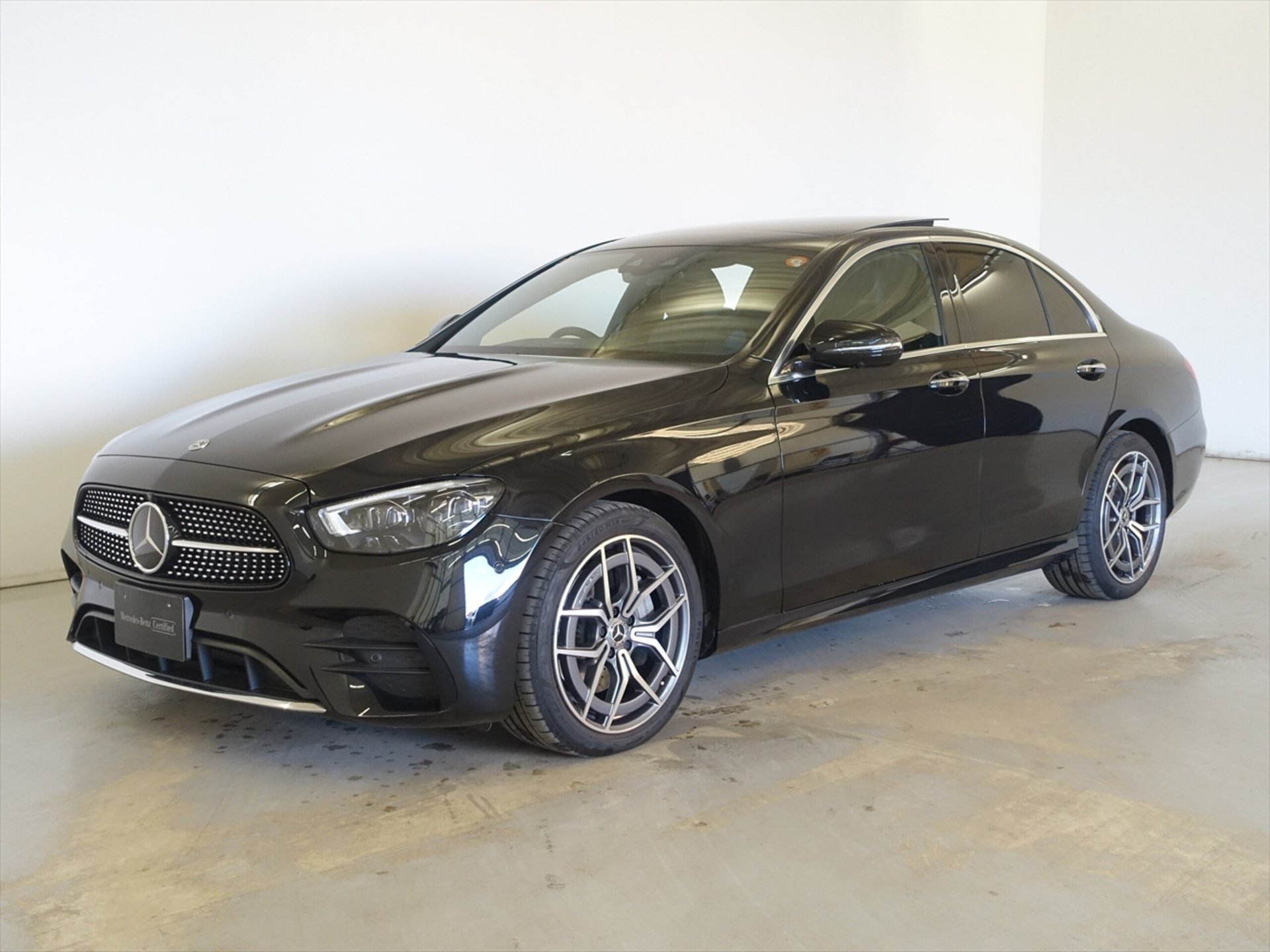 MERCEDES-BENZ E-CLASS - View 1