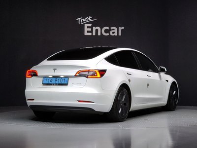 TESLA MODEL 3 - 3