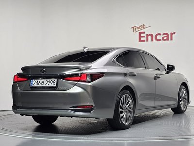 صورة 3 لـ 2024 Lexus ES