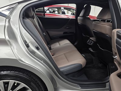 2024 Lexus ES — миниатюра 18