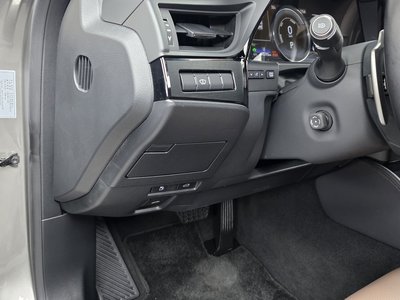 2024 Lexus ES — миниатюра 25