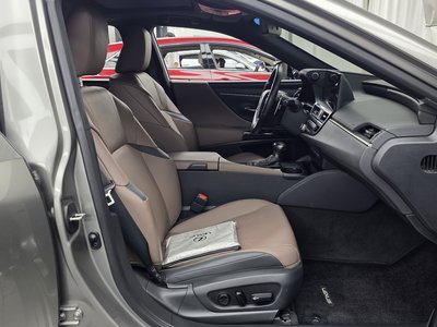 2024 Lexus ES — миниатюра 17