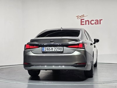 صورة 4 لـ 2024 Lexus ES