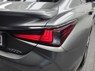 صورة 10 لـ 2024 Lexus ES