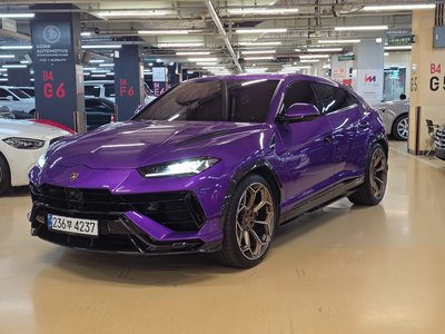LAMBORGHINI URUS - 4