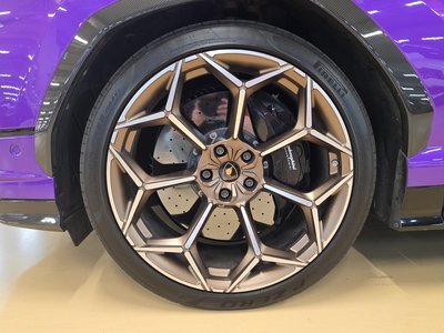 LAMBORGHINI URUS - 7