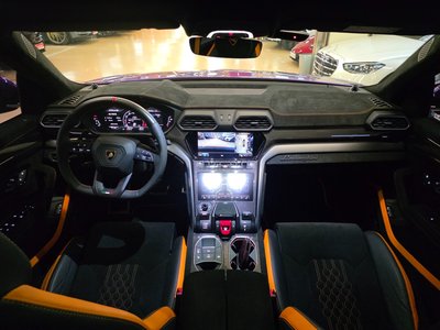 LAMBORGHINI URUS - 8
