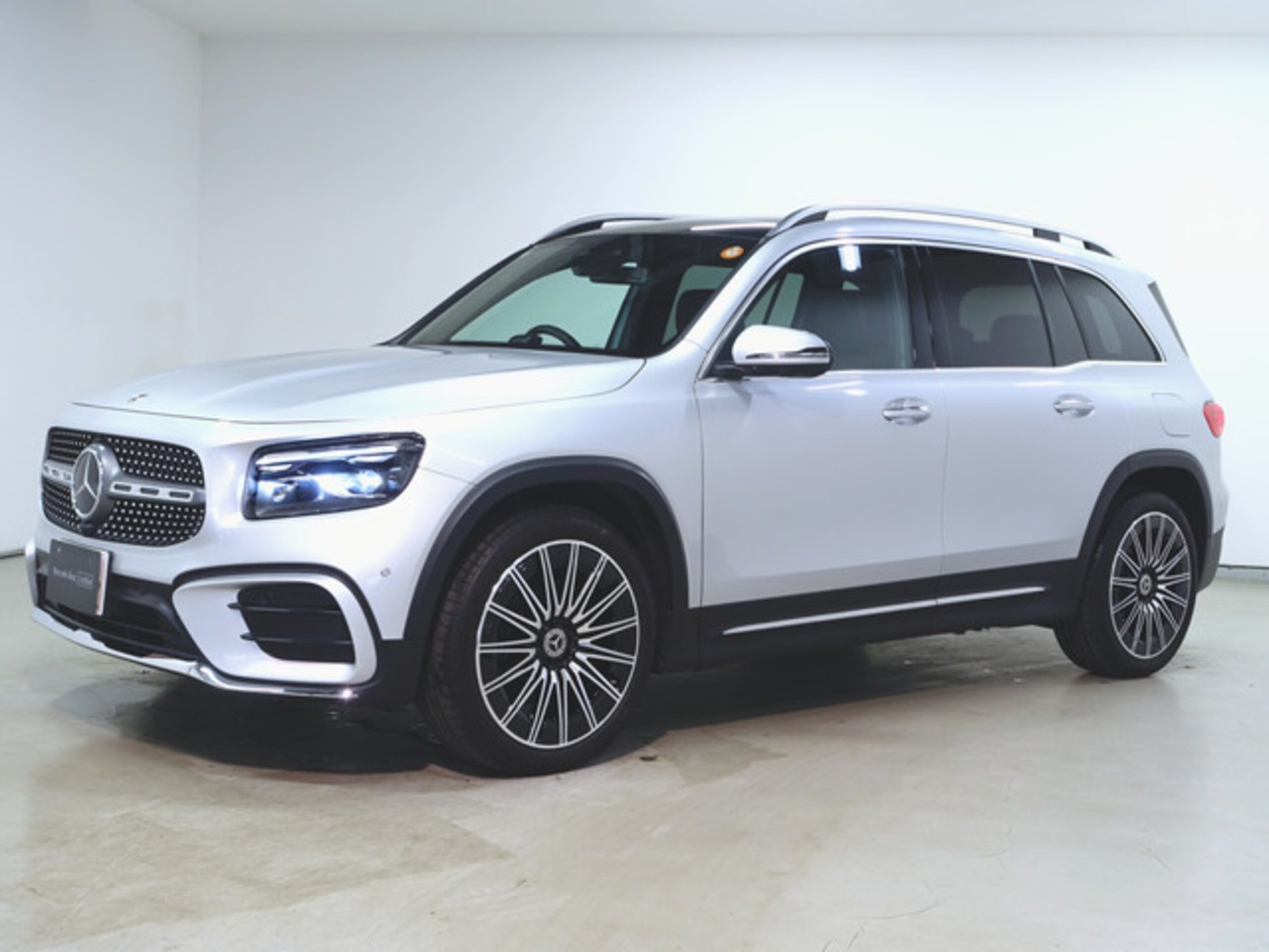 MERCEDES-BENZ GLB - View 1