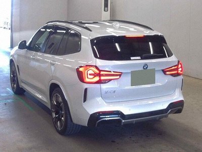 2026 BMW IX3 photo 2