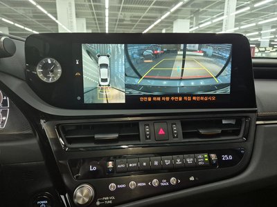 صورة 9 لـ 2025 Lexus ES