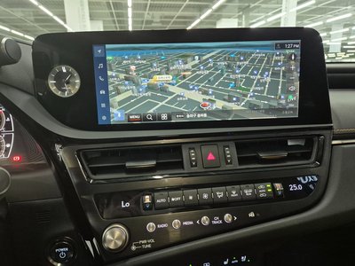 صورة 8 لـ 2025 Lexus ES