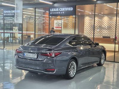 صورة 5 لـ 2025 Lexus ES
