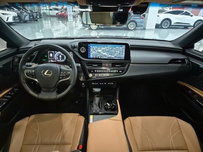 2025 Lexus ES — миниатюра 15