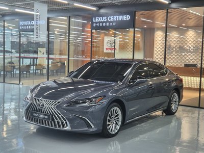 صورة 1 لـ 2025 Lexus ES