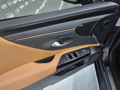 2025 Lexus ES — миниатюра 12