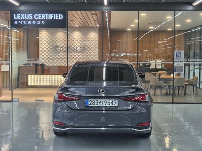 صورة 3 لـ 2025 Lexus ES