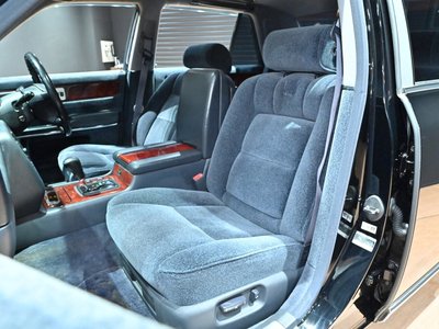 2001 Toyota CENTURY photo 3
