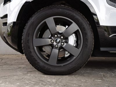 LAND ROVER DEFENDER - 9