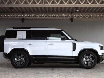 LAND ROVER DEFENDER - 8