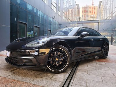 PORSCHE PANAMERA - 4