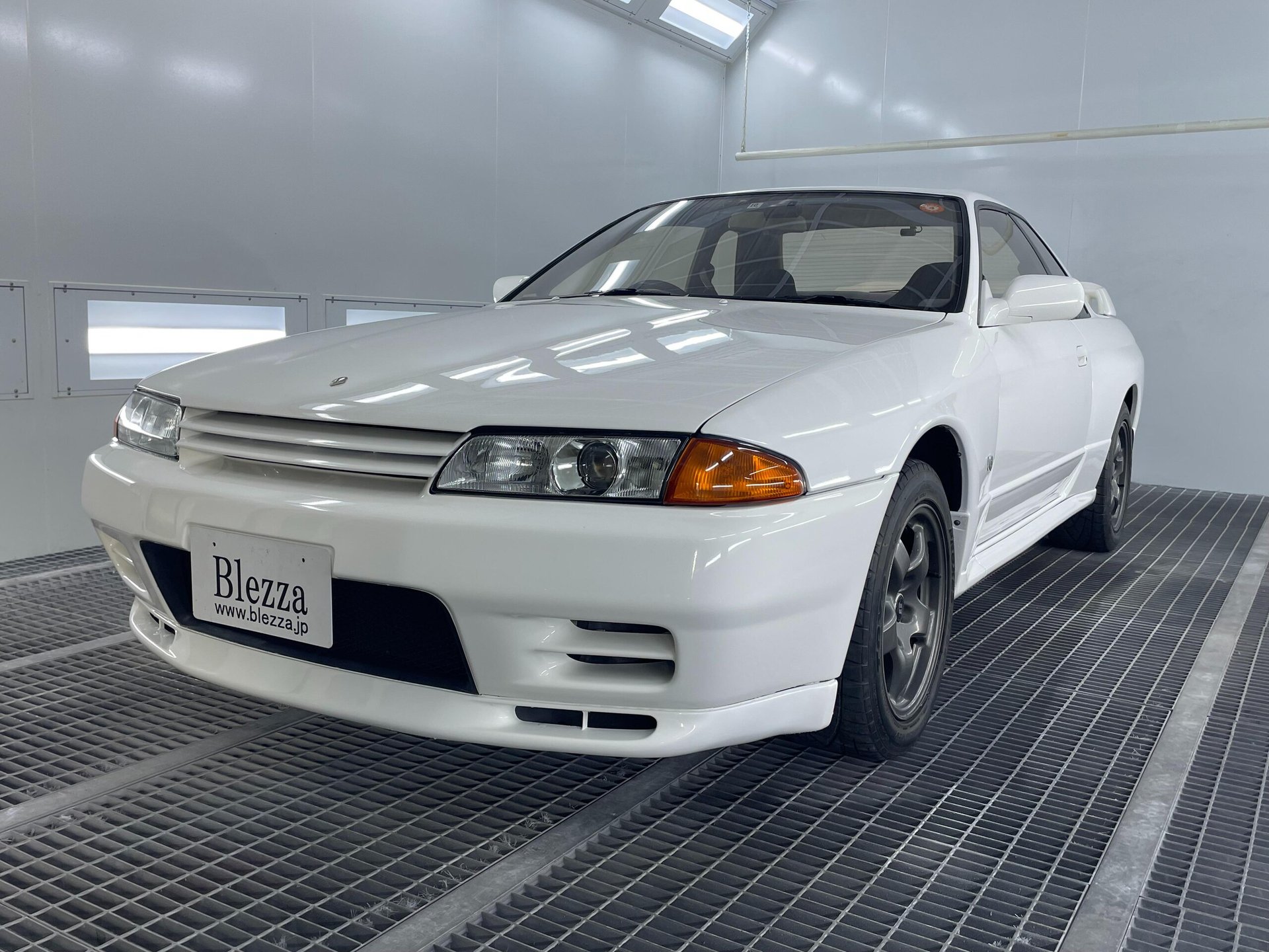 NISSAN SKYLINE GT-R - View 1