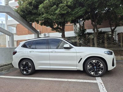 صورة 2 لـ 2023 BMW IX3