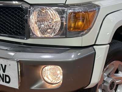 2014 Toyota LAND CRUISER 70 thumbnail 12