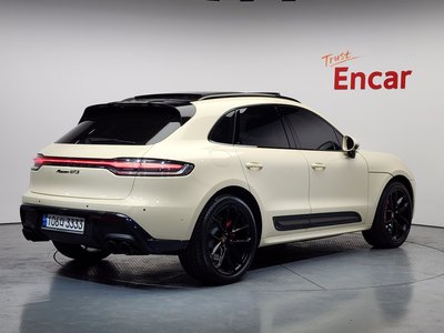 PORSCHE MACAN - 3