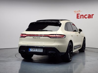 PORSCHE MACAN - 4