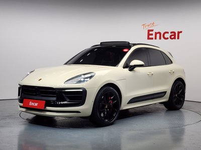 PORSCHE MACAN - 1