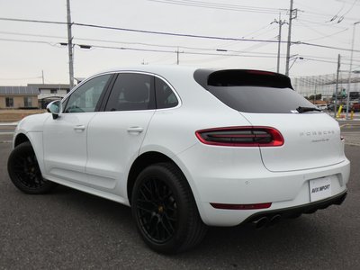 PORSCHE MACAN - 2