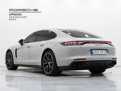 PORSCHE PANAMERA - 4