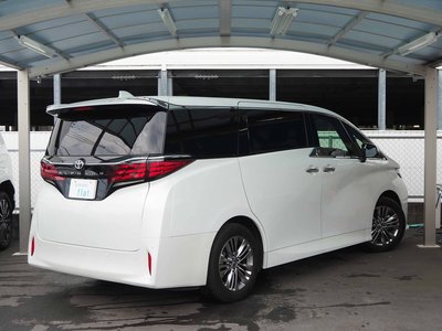 2024 Toyota ALPHARD photo 2