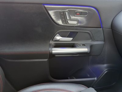 MERCEDES-BENZ GLA - 10