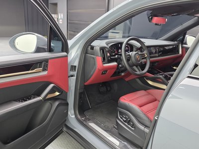 صورة 10 لـ 2025 Porsche CAYENNE