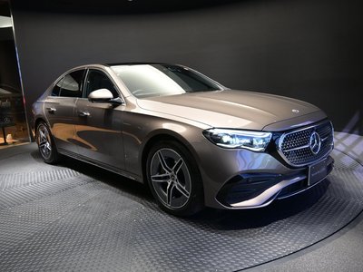 MERCEDES-BENZ E-CLASS - 3