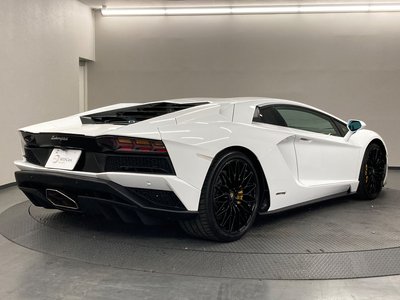 LAMBORGHINI AVENTADOR - 3