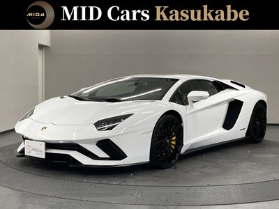 LAMBORGHINI AVENTADOR - 1