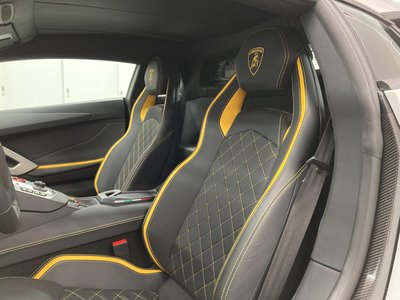 LAMBORGHINI AVENTADOR - 4