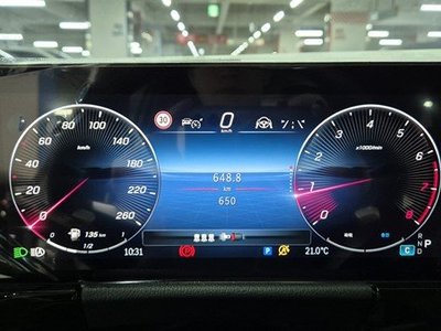MERCEDES-BENZ GLA - 8