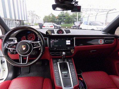 PORSCHE MACAN - 5