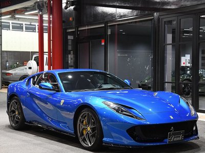 FERRARI 812 - 1