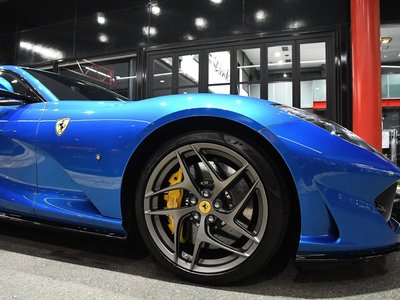 FERRARI 812 - 8